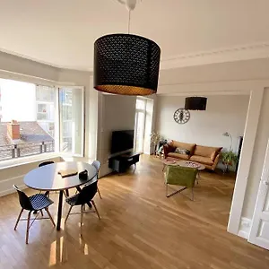 T3 De 73 M2 , Garage , Vue Montagnes Et Chateau , Annecy France